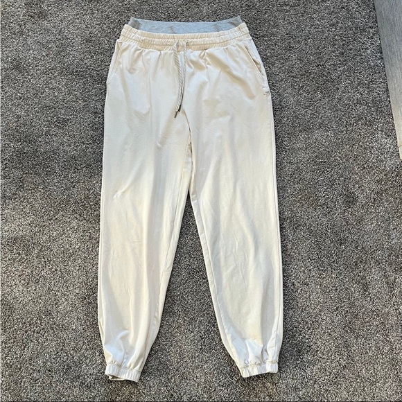 VUORI Halo Performance Stretch Warm Up Joggers Cream DreamKnit Womens SMALL - Picture 2 of 9